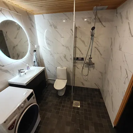 Maalaistalon Paeaerakennuksessa Asunto *