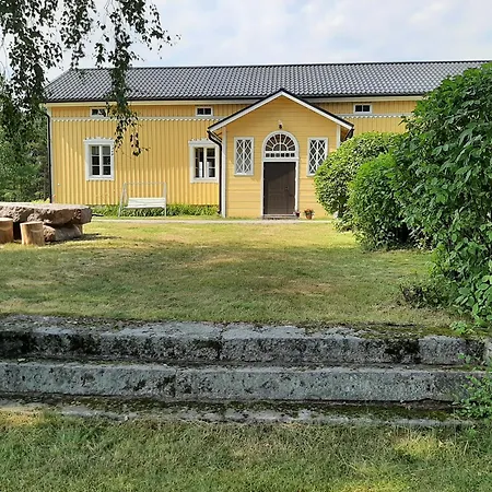 Maalaistalon Paeaerakennuksessa Asunto